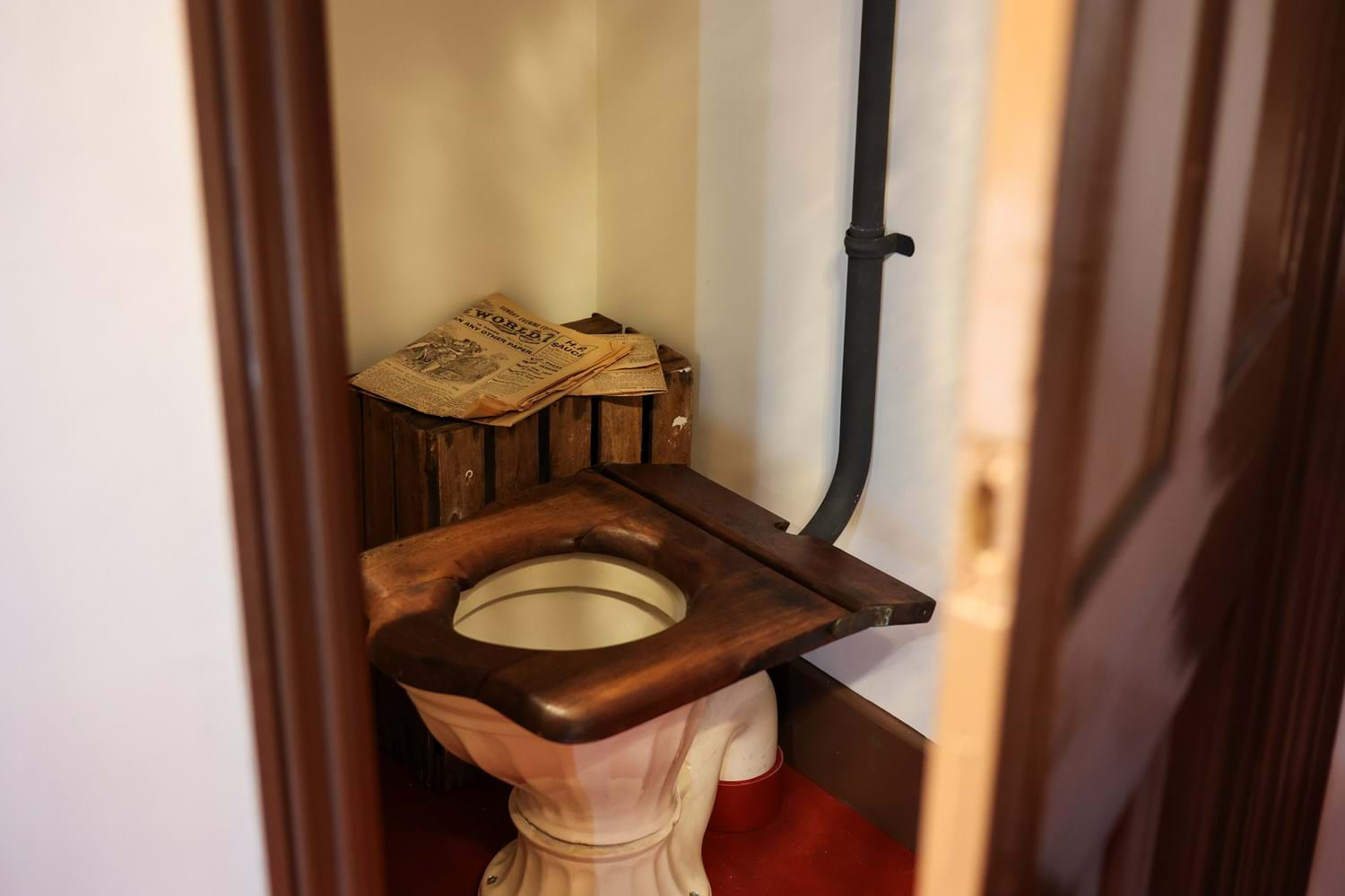 1913 Toilet 2