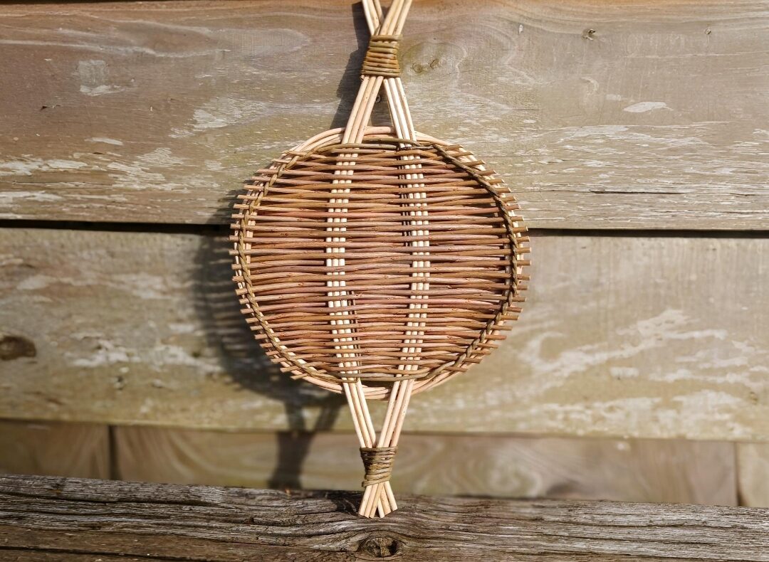 An image of a woven platter made of willow.